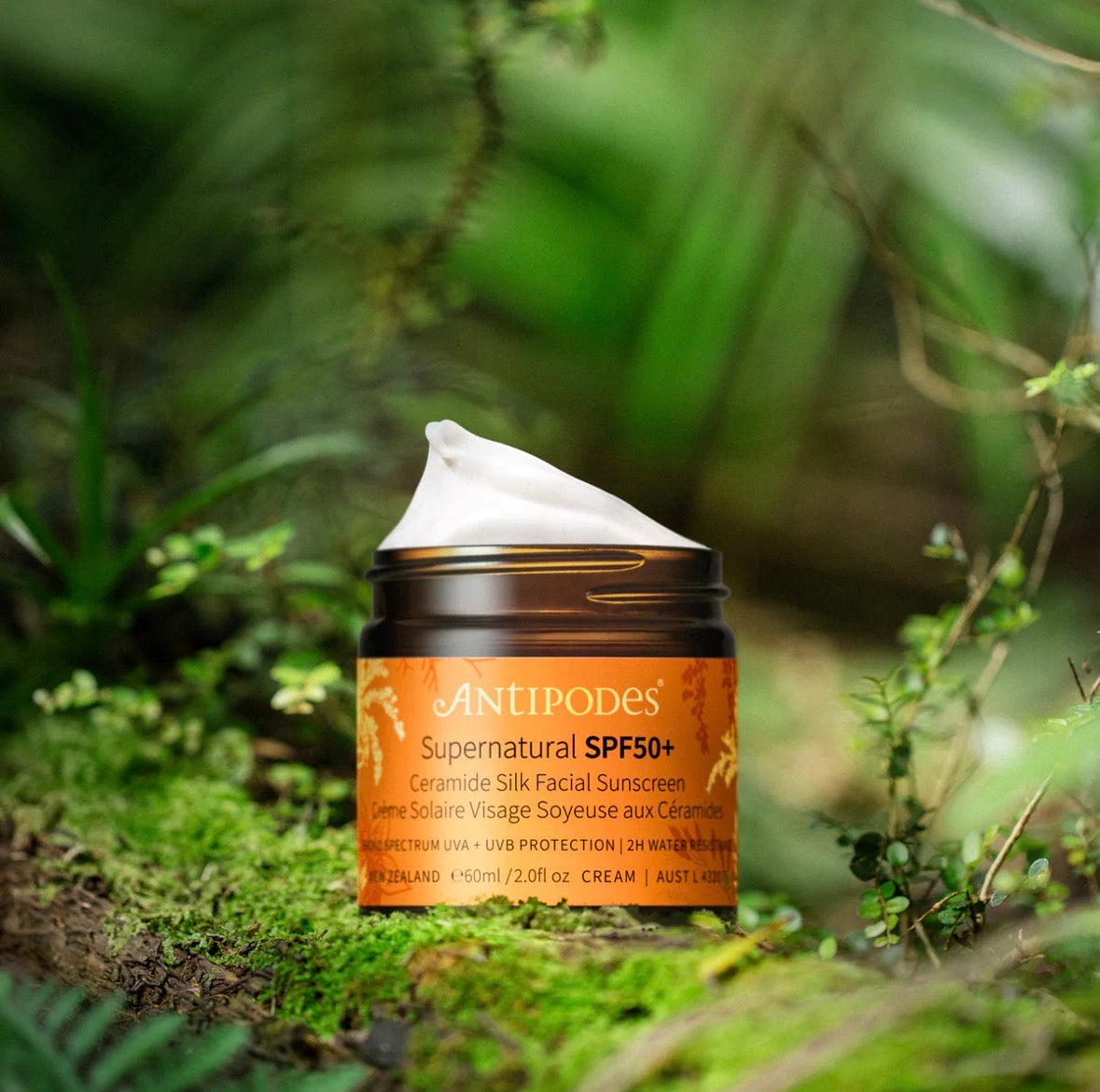 Antipodes Glow Natural | Silkeslen hudvård SPF50+ (no white cast)