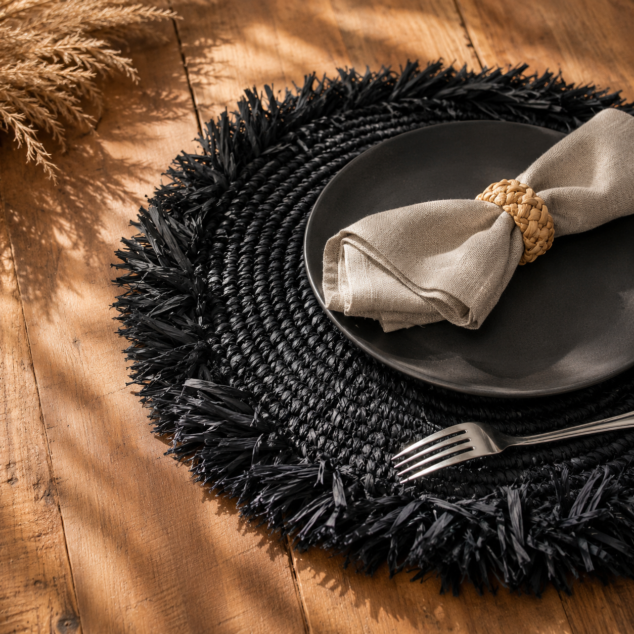 Sets de table faits main en raphia noir | AMBON