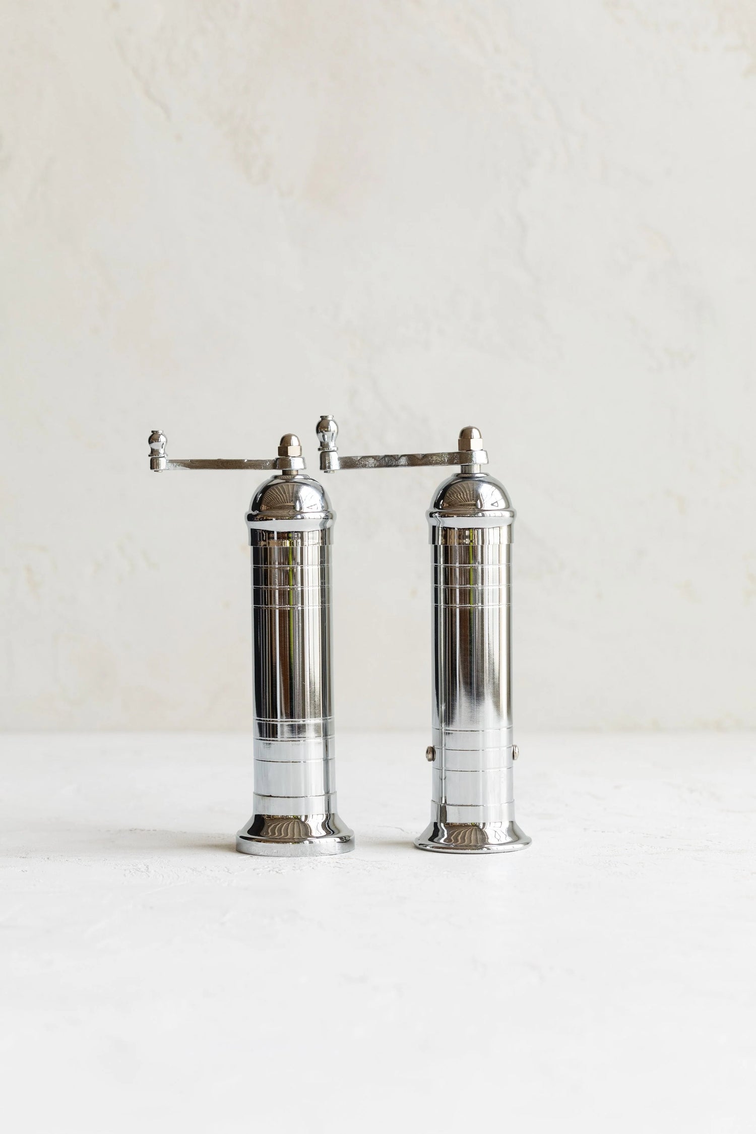 «Chrome Mill» – salière polie de 8 po, Alexander Handcrafted Mills