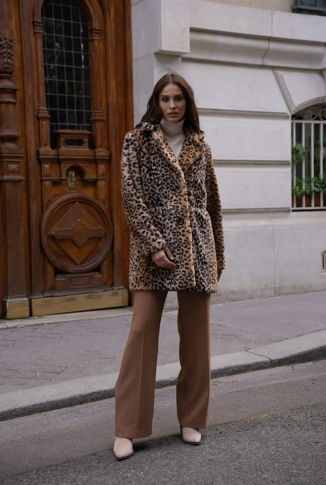 Leopardmönstrad kappa i fuskpäls