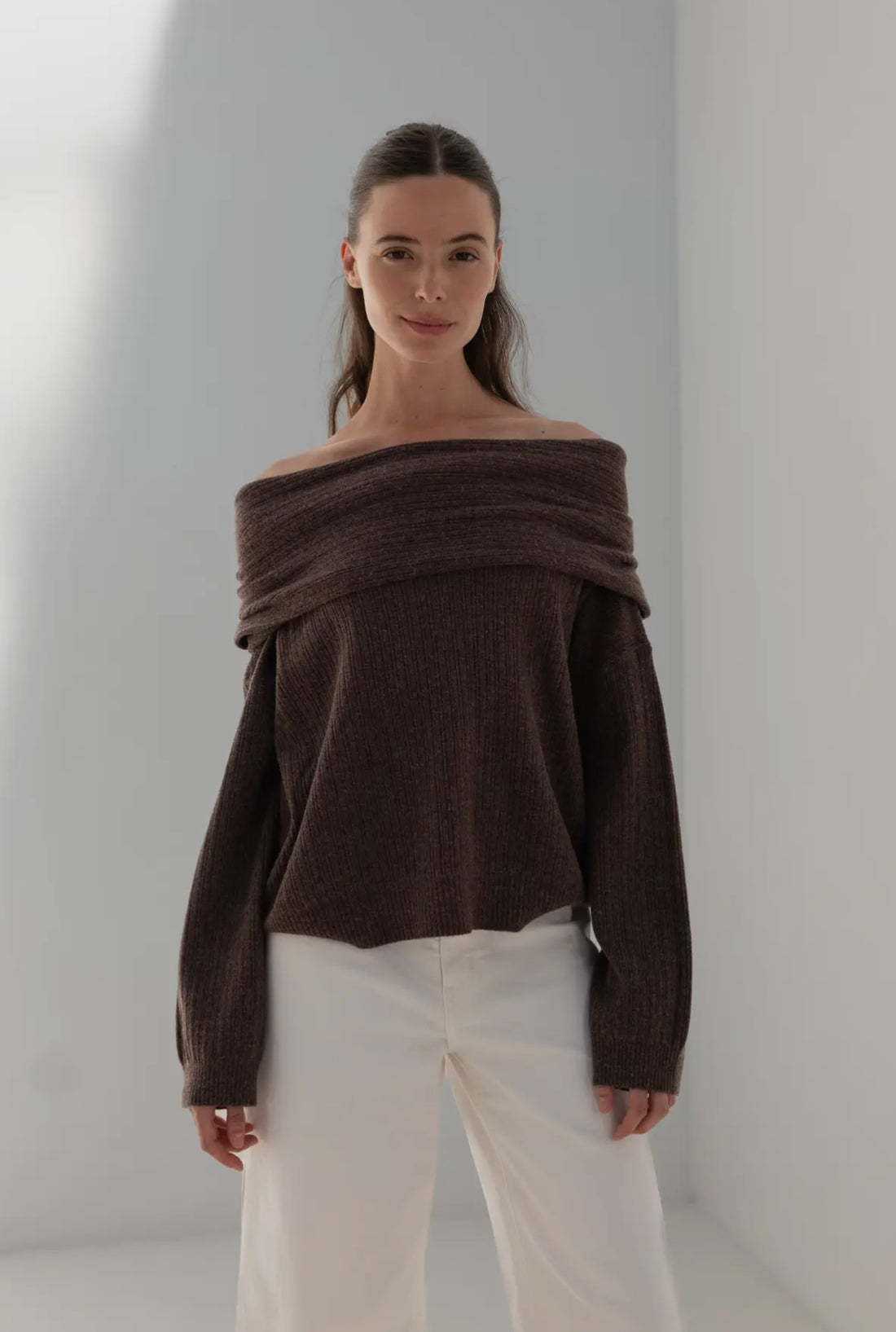 Tröja Dahlia | Elegant off-shoulder-stickad tröja