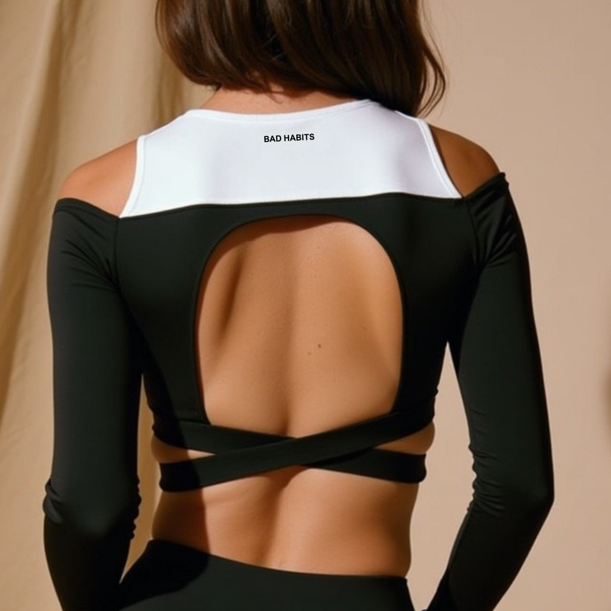 Cut Out Longsleeve “GOOD GIRL – BAD HABITS” – Black/White