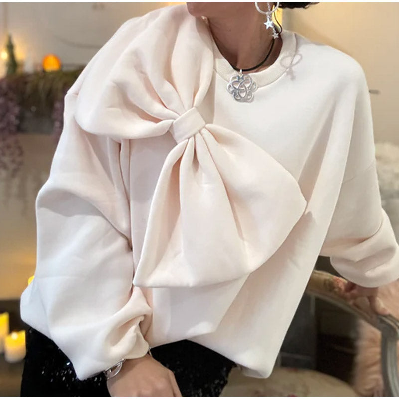 Sweatshirt with large bow