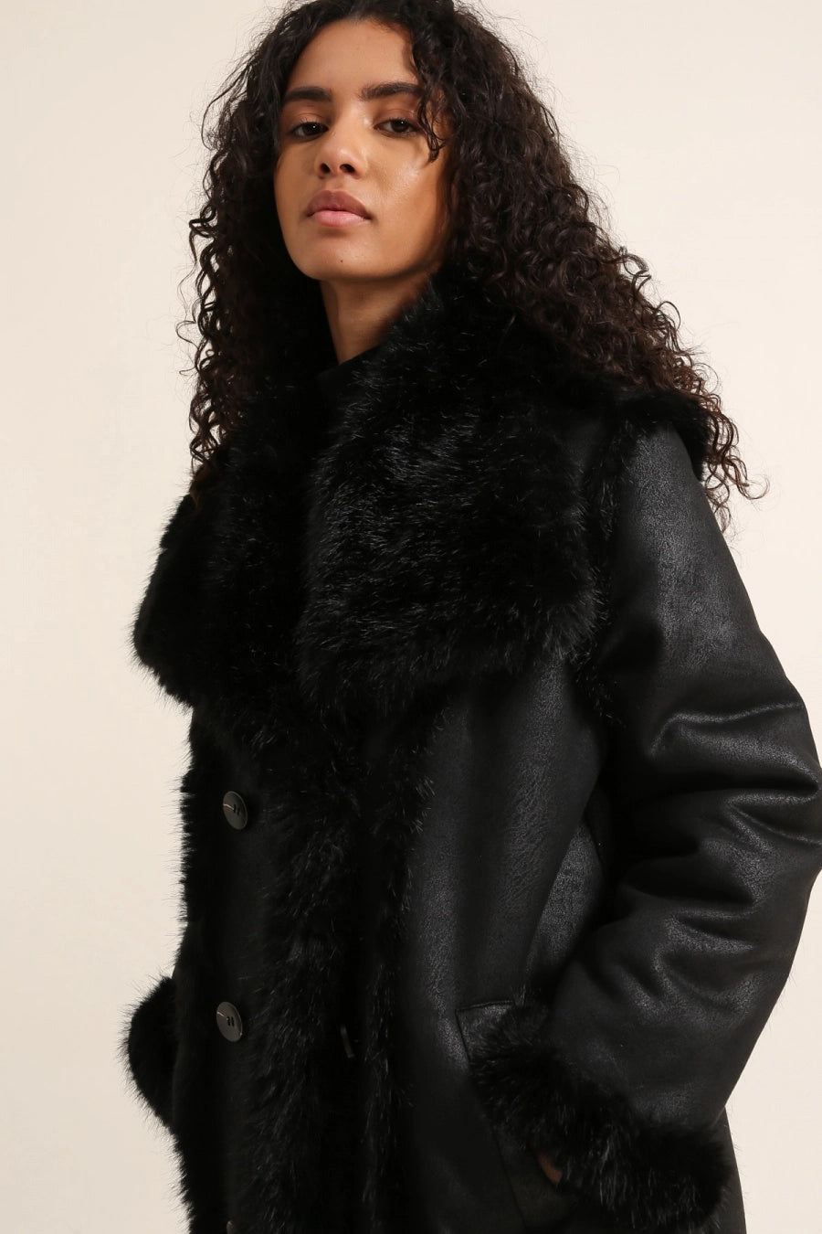 Manteau en faux daim avec fourrure synthétique