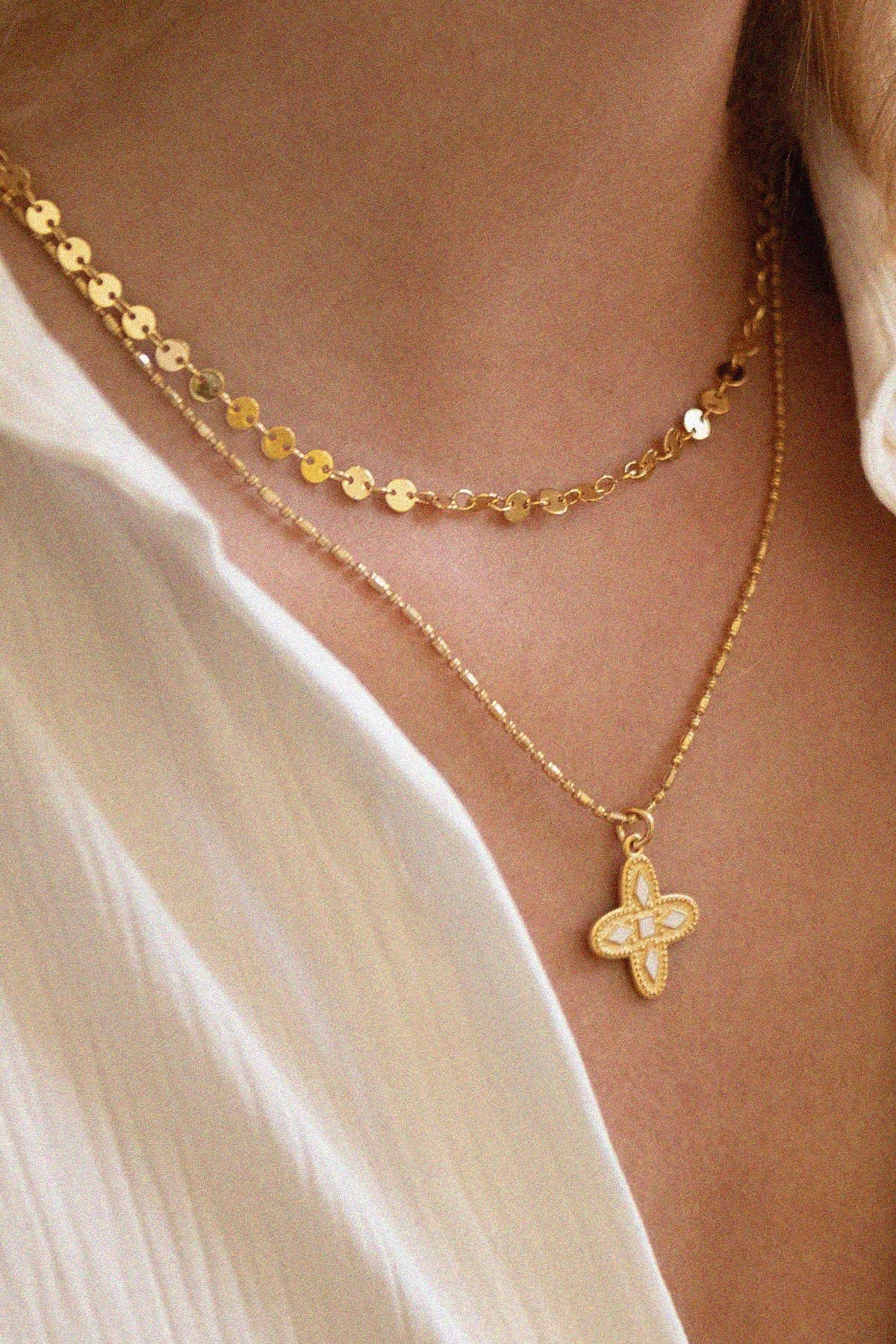 Guldhalsband Adriana ecru emalj | Bacci Paris