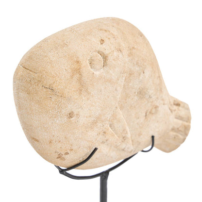 The Fish Stone | Skulptur i Sandsten på stativ