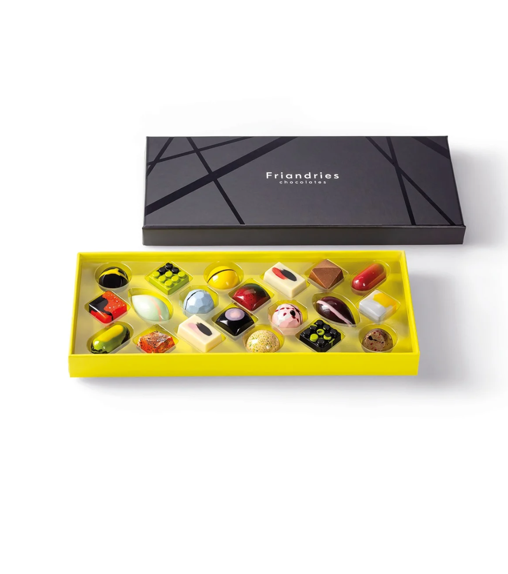 Chokladask med 20 praliner – smaker från sött till umami