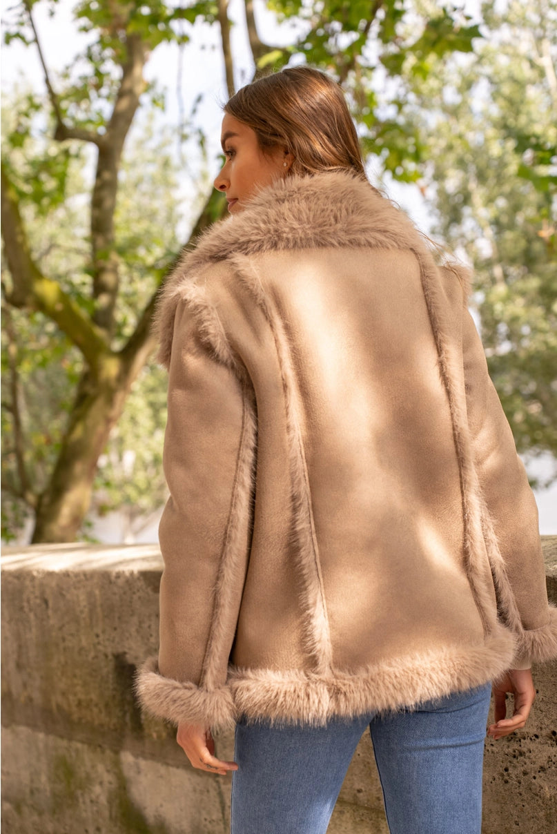 Jacke in Wildlederoptik mit Kunstfell