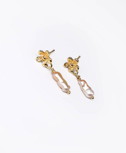 Giardino Tiny Pearl Earrings – 18K guldpläterade örhängen med äkta pärlor från Ann Acid
