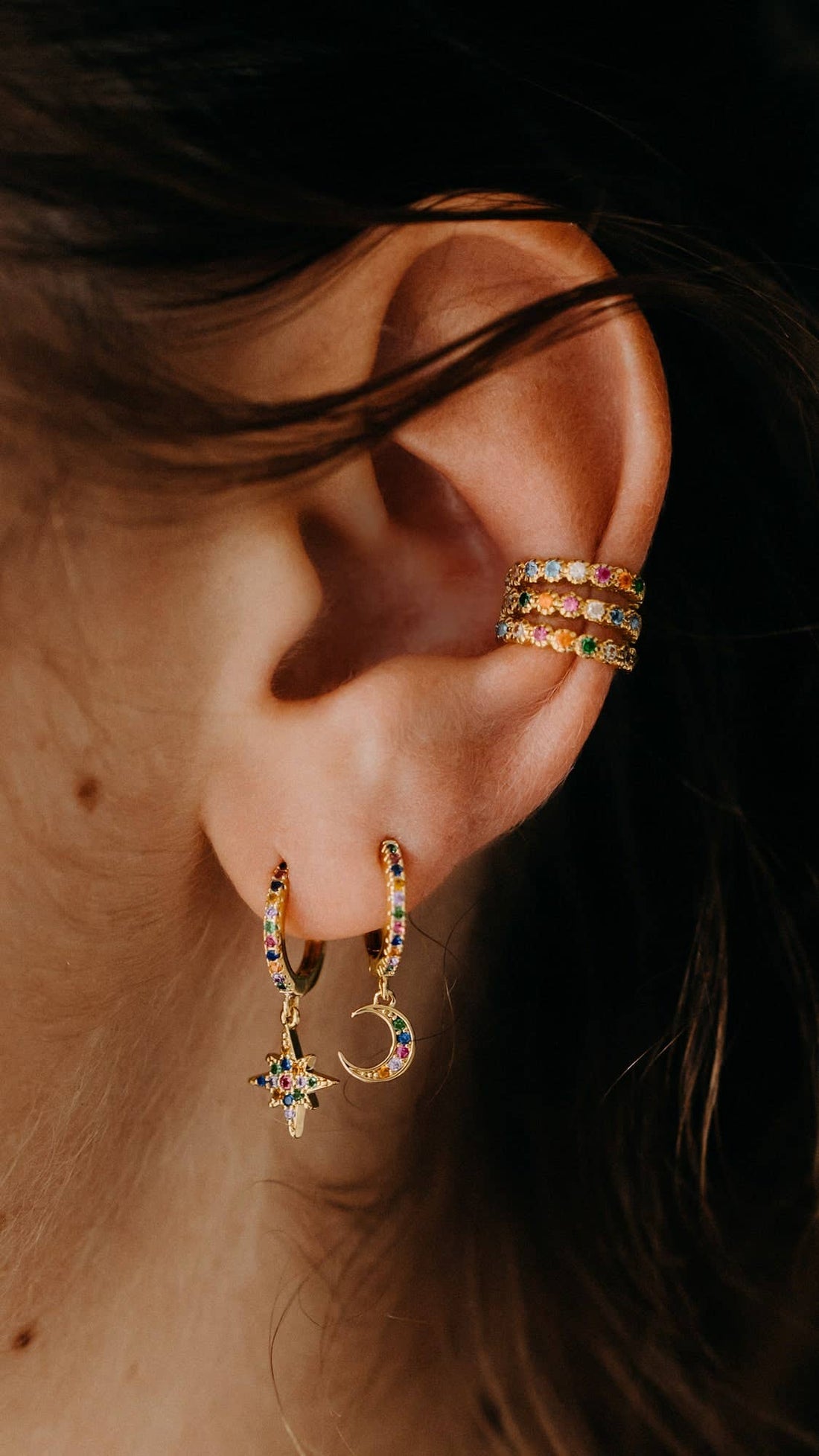 Télia Ear Cuff | Mångfärgade Zirkoner