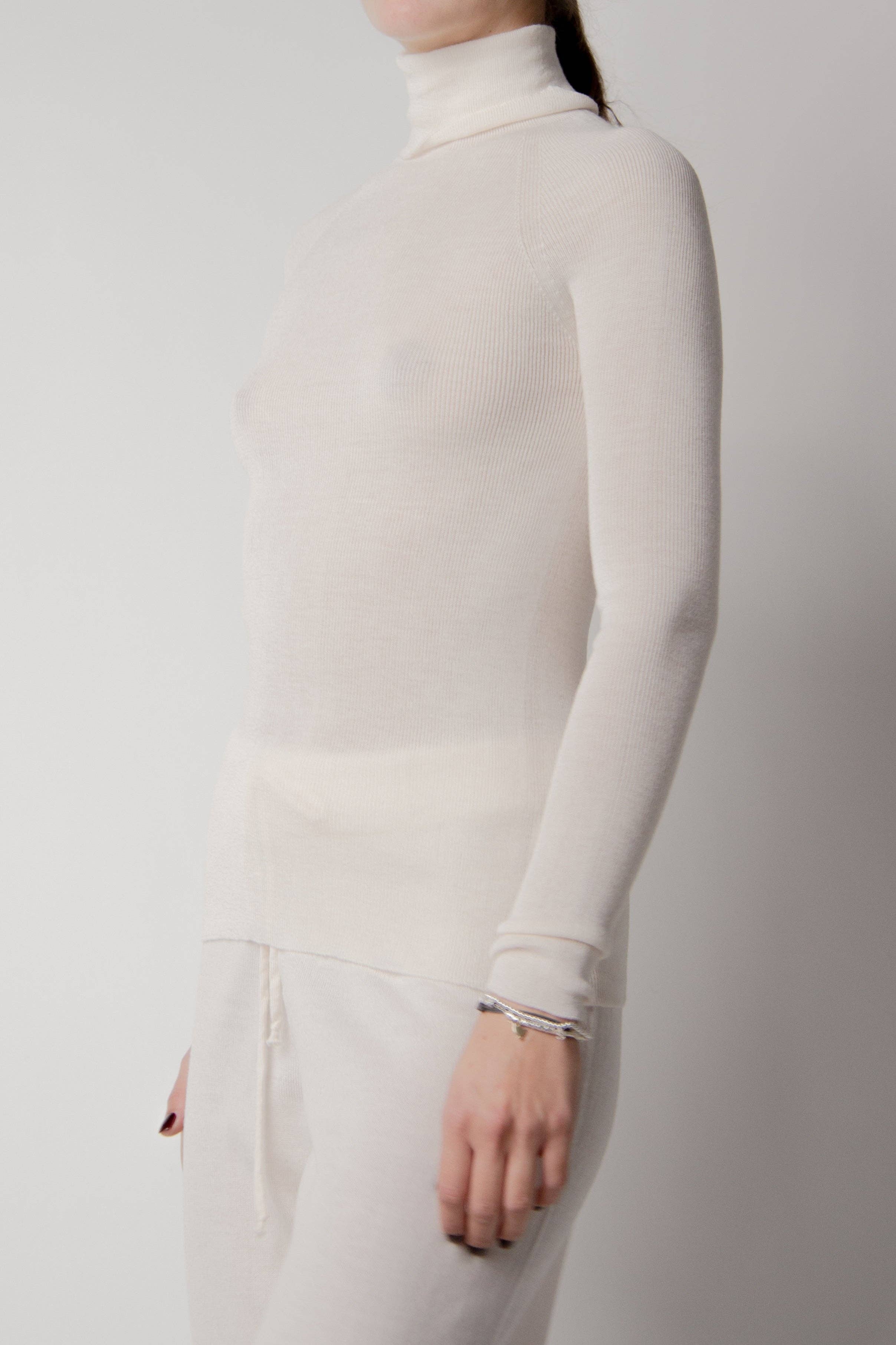 Rippstrick-Rollkragenpullover aus extrafeiner Merinowolle, LÈMME