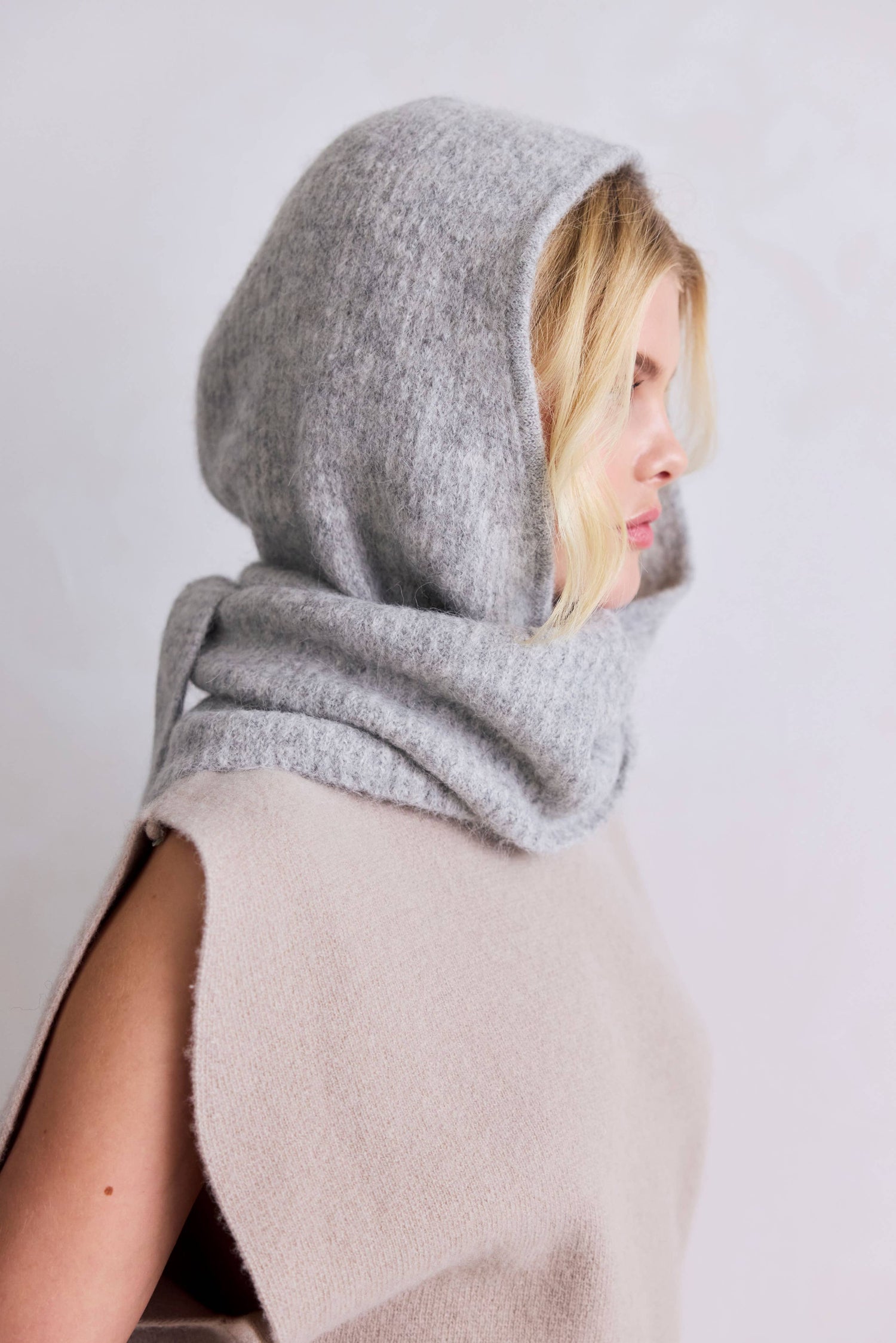 Alpaca Hooded Scarf i Blizzard Grey | Arctic Fox &amp; Co.