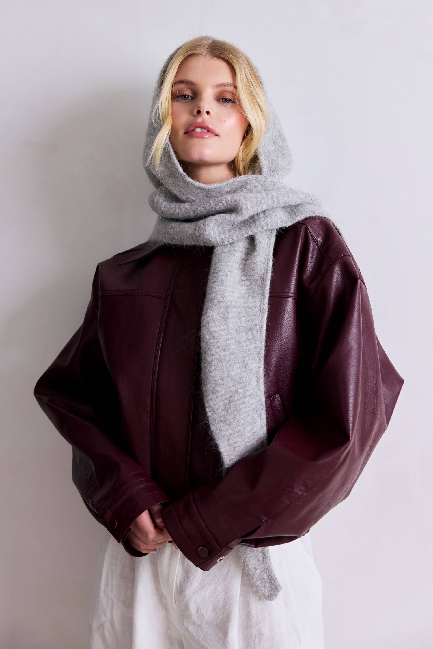 Alpaca Hooded Scarf i Blizzard Grey | Arctic Fox &amp; Co.