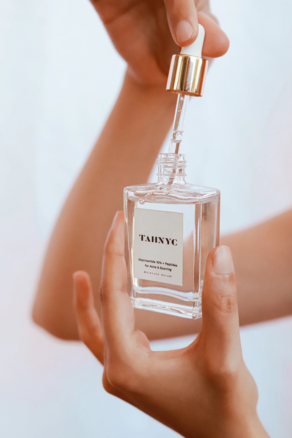 Niacinamid 10% + Peptide gegen Akne, TAHNYC