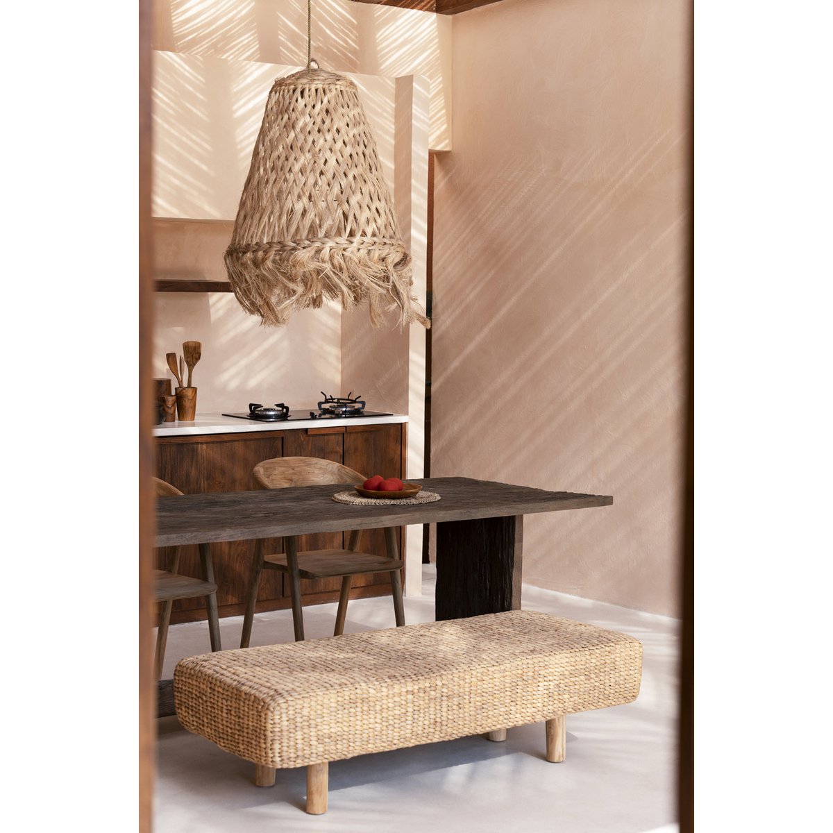 The Water Hyacinth Bench – handgjord bänk i vattenhyacint och trä