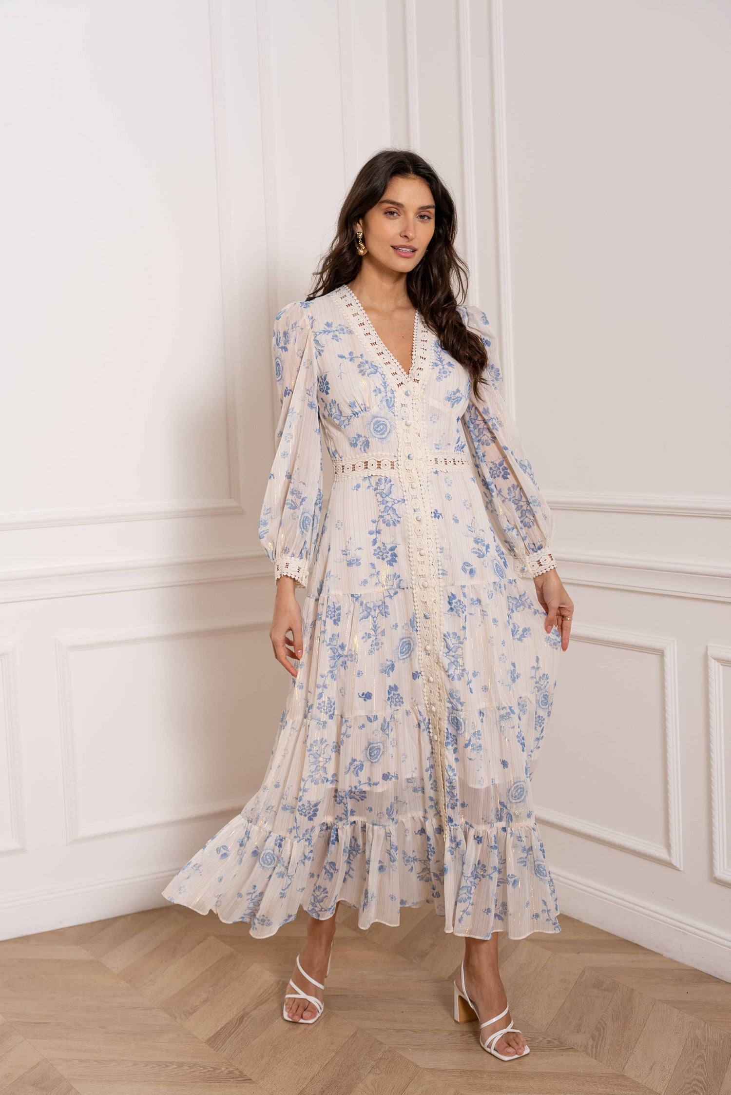 Avril Maxikleid mit Spitzendetails – Blumenmuster