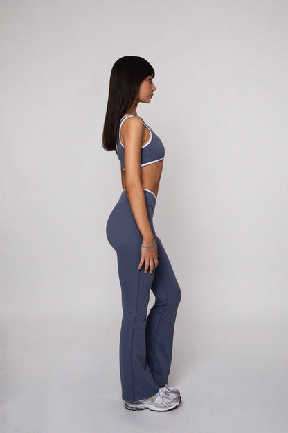 Flare Leggings med Korsad Midja - Ace Collection