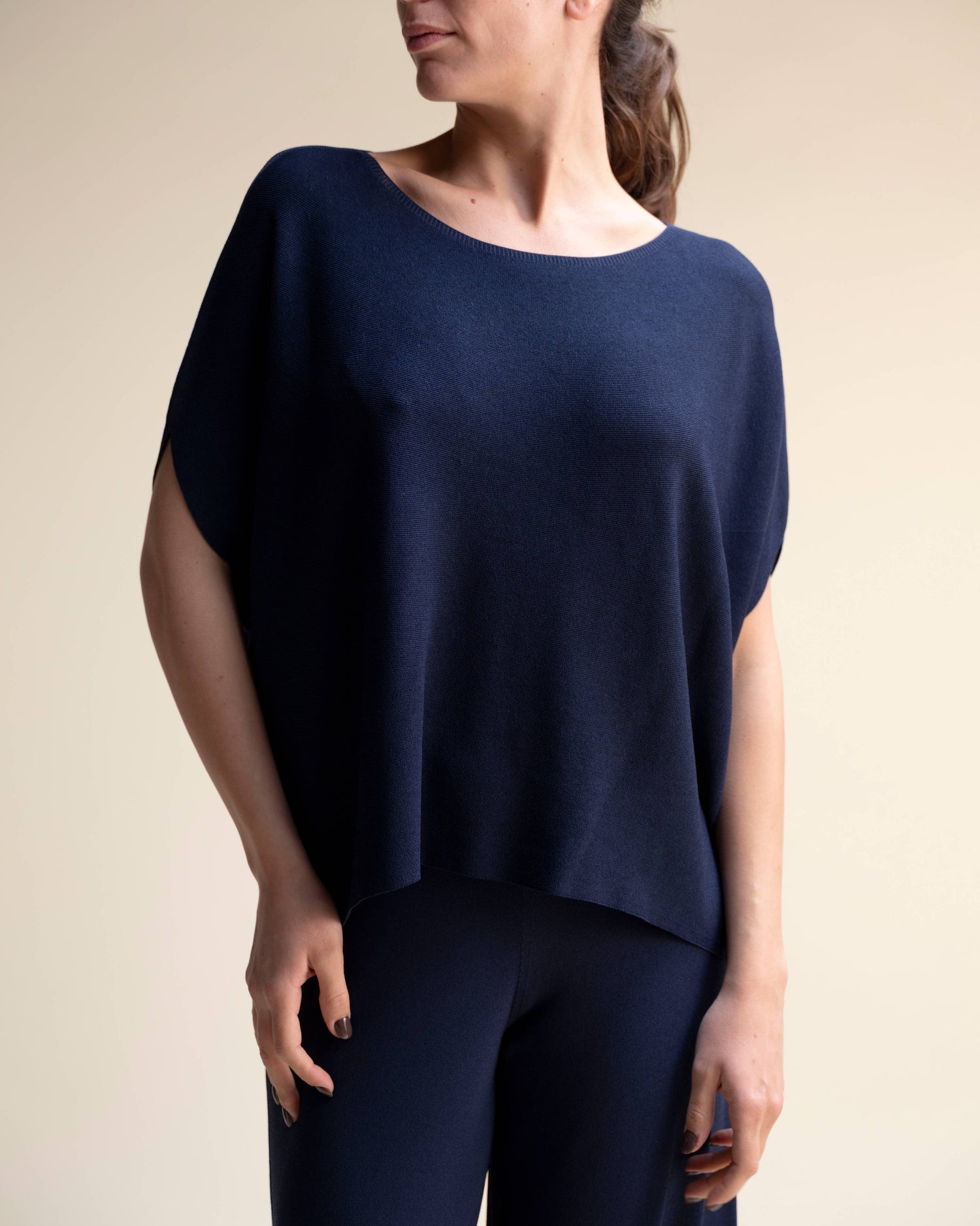 Kimono-inspirerad topp i mjuk 3D-stickad viskos | Lèmme