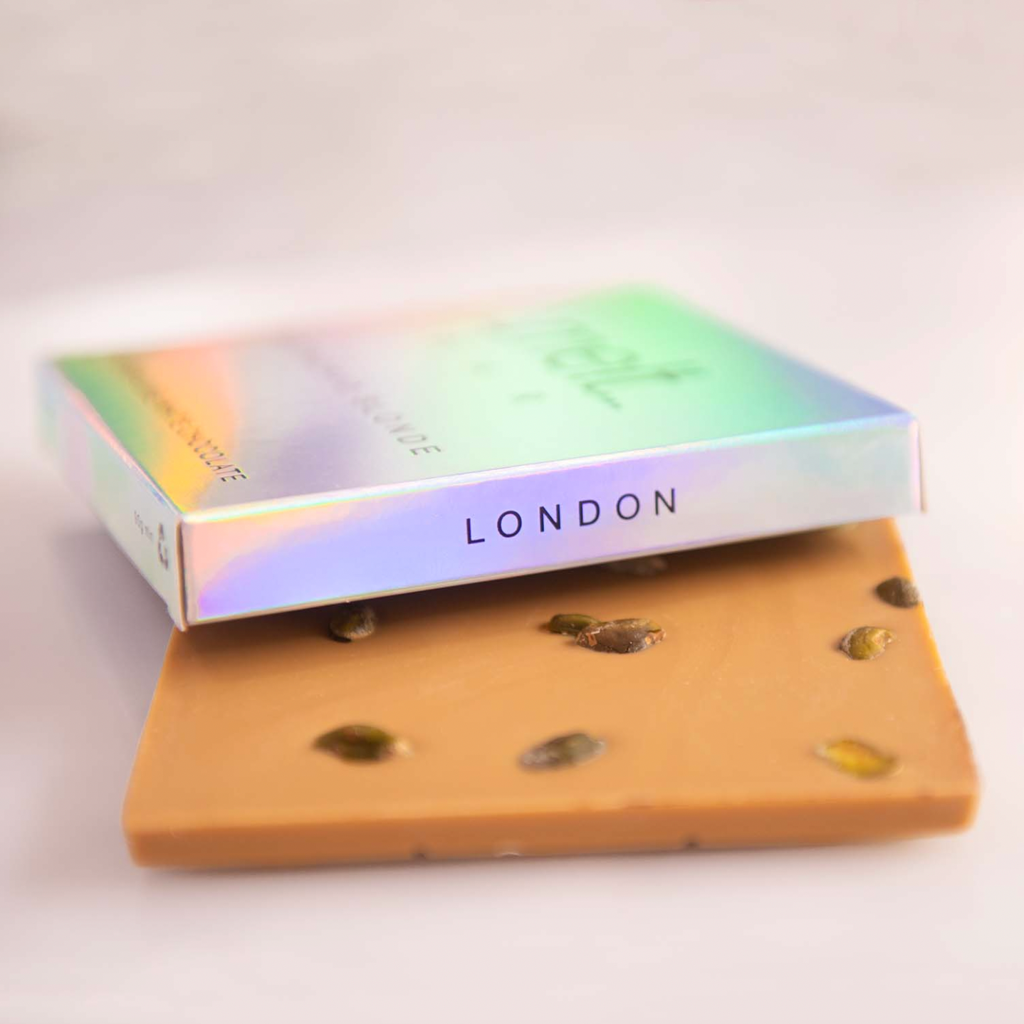 Pistachio Blonde – karamelliserad vit choklad med pistage
