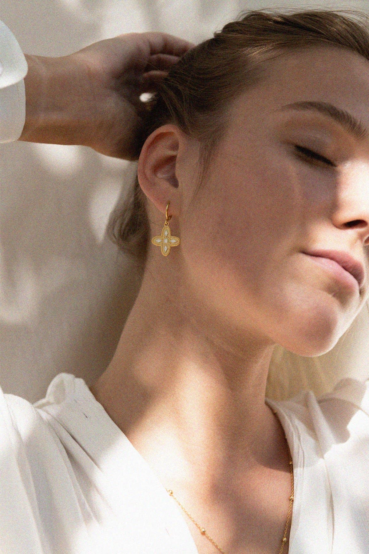 Goldfarbene Ohrringe Adriana Ecru | Bacci Paris