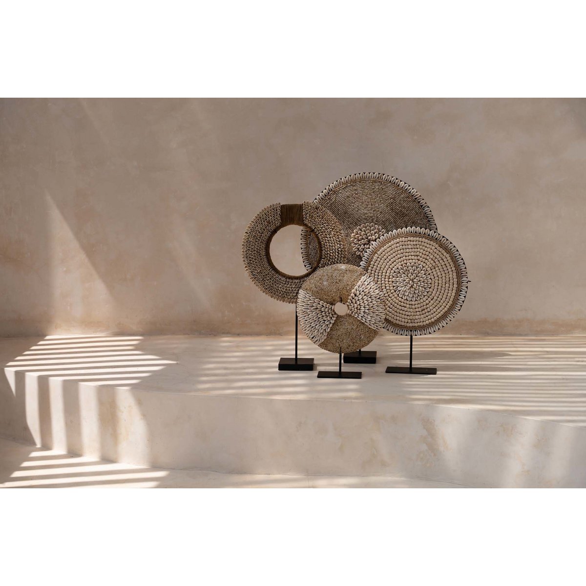 The Doh Nuts on Stand – handgjord snäckskulptur på stativ