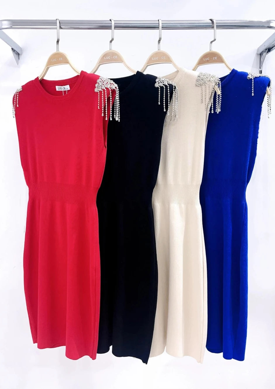 Elegantes Kleid mit Strassdetails