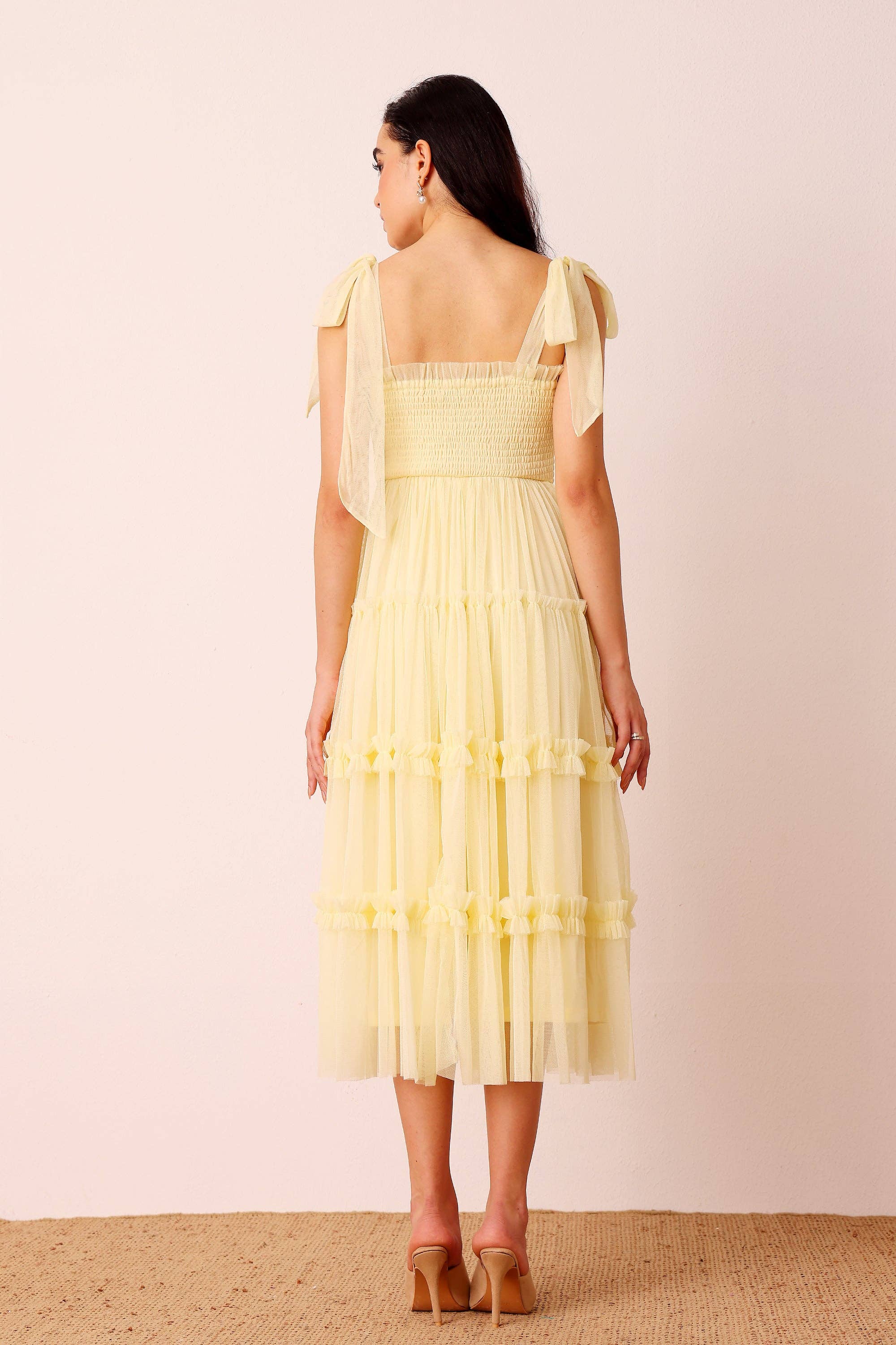Louise Midikleid in Butterblume – Lace &amp; Beads