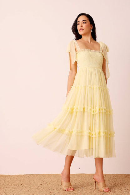 Louise Midikleid in Butterblume – Lace &amp; Beads