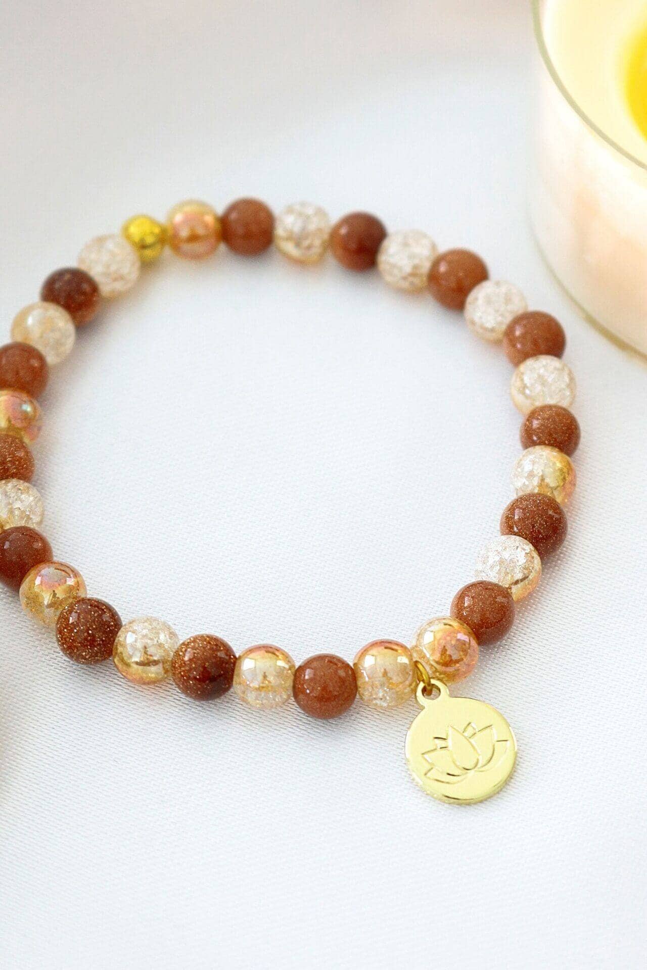 Bracelet Élastique Goldstone | Amulette Lotus 24 Carats