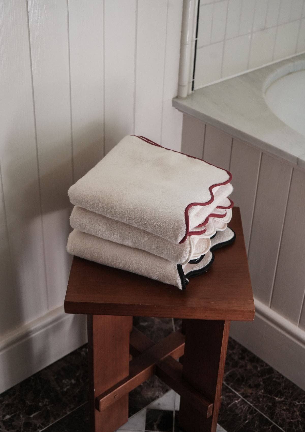 Drap de plage ondulé en coton zéro torsion – Ivoire &amp; noir | Tomète